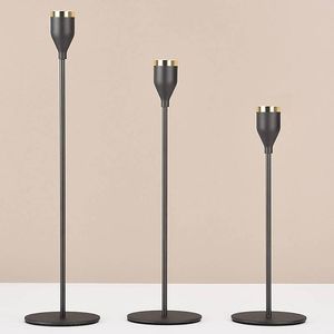 Bougeoir en fer à finition antique conçu par des artisans pour la décoration intérieure traditionnelle de la maison et l'ambiance spirituelle - Product Image 4