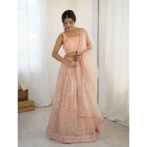 LANCEMENT DU NOUVEAU TISSU DE FILET D'USURE FESTIVE LEHENGA CHOLI AVEC DES SEQUINS ARC-EN-CIEL ET DU TRAVAIL ZARI - Product Image 1