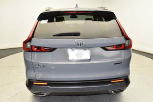 Toyota Corolla Cross Híbrido 2024 Gris Limpio con Tracción Total, Llantas de Aleación Oscuras Usadas, Asientos de Tela, Arranque Remoto, Bluetooth, ACC, R17, Asientos Izquierdos con Calefacción - Product Image 4