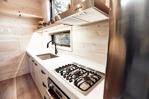 บ้านเคลื่อนที่ขนาดเล็ก Land Ark RV Draper 30 ฟุต พร้อมระเบียงขนาดใหญ่กลางแจ้ง ห้องนั่งเล่น ห้องพักแขก - Product Image 4