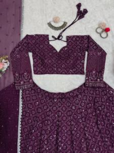 Hermosa ropa de boda Lehenga Choli con hilo y trabajo de secuencia - Product Image 2