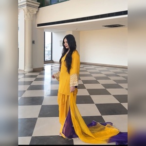 Ensemble salwar kameez en coton élite avec haut et bas ornés de broderies lourdes et dupatta assorti pour les sorties décontractées, vente en gros - Product Image 6