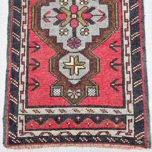 Vintage Turkish Rug 1.8x3.2 ft, <b>Red</b> Abstract <b>Wool</b> Rug - Product Image 5