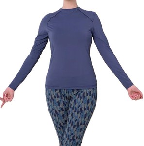 Camiseta deportiva de alta calidad para mujer: tela suave y que absorbe la humedad, ideal para entrenar, correr y comodidad de uso diario - Product Image 4