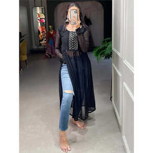 Robes de fête en georgette noire glamour avec broderies - Product Image 5