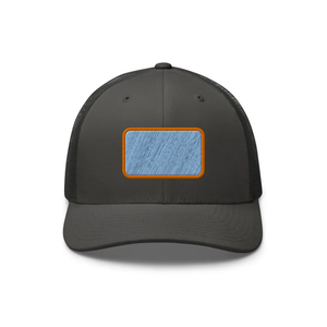 Casquette Trucker en Maille Verte avec Patch Brodé Bleu sur le Panneau Avant, Unisexe, Style Décontracté, Design Ajusté à 6 Panneaux - Product Image 4