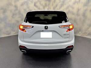 SUV 2024 con Tracción en las Cuatro Ruedas, Volante a la Izquierda, Rines R18, Caja de Cambios Automática, Cámara Trasera, Asientos de Cuero, Título Limpio, Sin Accidentes, Bajo Kilometraje - Product Image 4