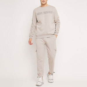 Traje de sudor de peso pesado para hombres de diseño personalizado Estilo de calle de moda con precio competitivo Tallas grandes para el invierno - Product Image 1