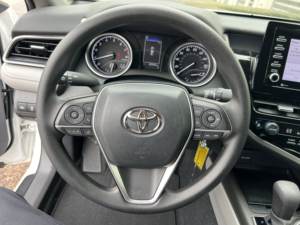 Toyota Camry LE FWD 2023 Usado en Buen Estado - Product Image 4