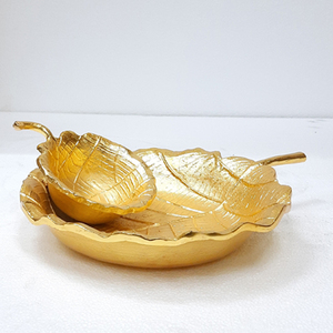 Ensemble de 2 bols modernes en céramique fantaisie plaqués or en forme de feuille, en aluminium, pour servir des fruits et des collations, durables et élégants - Product Image 1
