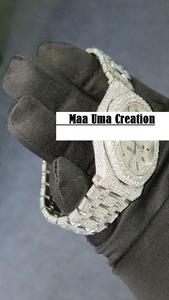 Reloj de Lujo de Cuarzo con Diamantes Moissanita y Correa de Acero Inoxidable Acabado en Dos Tonos Diseño Iced Out Colores Personalizables - Product Image 2