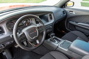 Charger Scat Pack Widebody 2023 ~600 Millas, Motor Hemi V8 de 6.4 Litros, Color Go Mango, Mayormente sin Modificaciones - Product Image 4