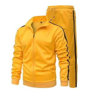 Chándal personalizado de color rojo con ribete blanco Chaqueta de estilo callejero hecha a medida con pantalón Unisex Gran oferta Sudadera de calidad premium - Product Image 3