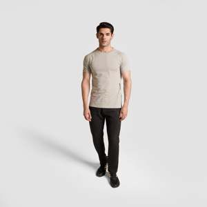 เสื้อยืดออกกำลังกาย Apex สีเทาอ่อน แฟชั่น ระบายอากาศได้ดี พร้อมลายพิมพ์ดีไซน์พิเศษ ผ่านเทคนิคการซักแบบพิเศษ เหมาะสำหรับการออกกำลังกาย - Product Image 4