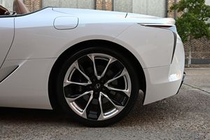 Lexus LC 500 Cabriolet 2021 d'occasion en excellent état, prêt à être expédié - Product Image 4