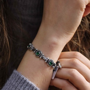 กำไลข้อมือเงินแท้ 925 สไตล์โบราณประดับด้วยหินอาเกตสีเขียว |   เครื่องประดับทำมือจากตุรกี - Product Image 3