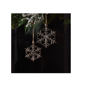 Flocon de neige en fer naturel suspendu en vrac couleur argent pour la décoration de Noël Style moderne fait à la main - Product Image 1