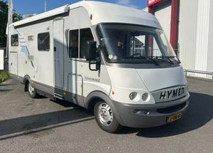 Camping-car de luxe couleur rose, fabriqué en Allemagne, avec matériau de caravane en aluminium, lits simples fixes confortables, aventures de voyage - Product Image 3