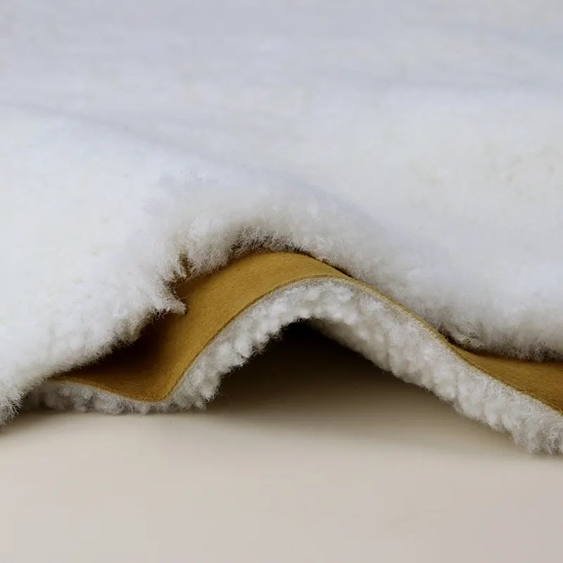 プレミアム品質のエコタンニングレザーには、天然動物の毛皮が含まれています白いムクドリ羊の皮非表示
