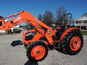 Tractor agrícola 2020 Kubota M7060 4x4, condición usada con bomba de motor de 12/70HP y caja de cambios para agricultura - Product Image 3