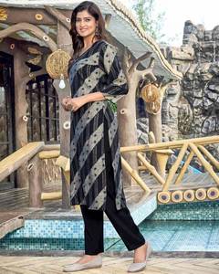 Venta al por mayor de ropa informal impresa digital colección de fantasía Rayon Kurti Bottom Salwar Kameez para fiestas tarifas con descuento disponibles - Product Image 4