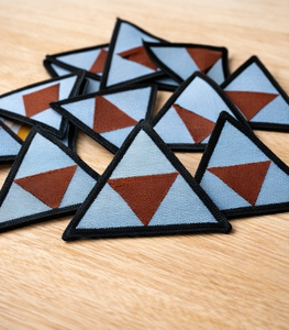 Parche Bordado Triangular Azul Granate Estilo Drop Zone para Uniforme - Product Image 1