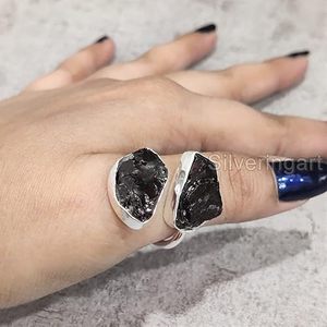 Anillo de Plata de Ley 925 con Granate Natural, Piedra de Nacimiento de Enero, Doble Piedra, Ajustable, Hecho a Mano - Product Image 1