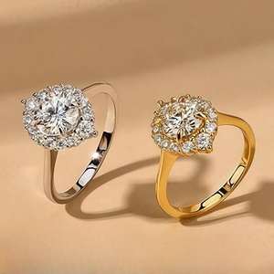 Anillo de Compromiso de Plata 925 con Moissanita de Corte Brillante de 1.00 Quilates, Diseño Floral Vintage con Halo de Rayos de Sol, para Mujer, de Black Pearl Jewels - Product Image 4