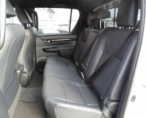 รถกระบะโตโยต้า ไฮลักซ์ ปี 2018 พวงมาลัยซ้าย สีขาว เครื่องยนต์เทอร์โบ เกียร์อัตโนมัติ เบาะหนัง หลังคาซันรูฟ ไฟหน้า LED - Product Image 6