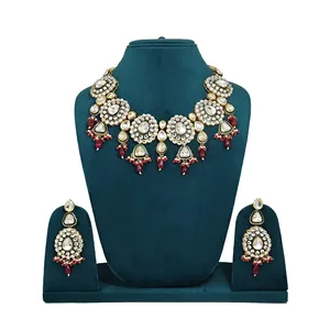 Ensemble de bijoux de mariée de luxe en or plaqué or avec pierres Kundan Polki taille émeraude et perles bordeaux pour mariages et occasions spéciales - Product Image 3