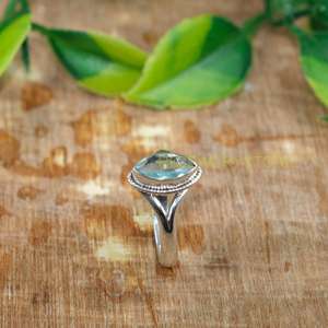 แหวนเงินแท้ 925 ประดับพลอยบลูโทแพซทรงมาร์ควิส ดีไซน์มินิมอล ทำมือ สำหรับผู้หญิง แหวนดีไซน์ไม่ซ้ำใคร เหมาะสำหรับเป็นของขวัญคริสต์มาส - Product Image 6