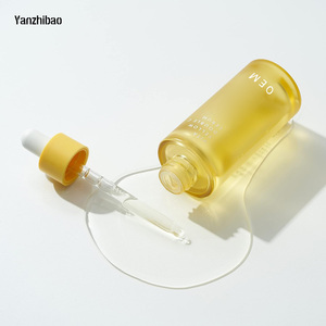 Sérum Double C avec 9 vitamines essentielles et acide hyaluronique de groseille indienne pour nourrir et raffermir la peau du visage - Product Image 4