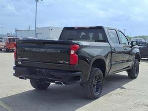 Usado 2024 Chevrolet Silverado 1500 Custom Trail Boss Crew Cab 4WD - Product Image 5