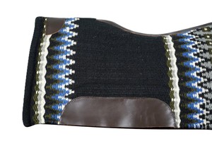Tapis de selle en laine noire avec motif tissé coloré, logo frontal, taille basse, écologique, léger, unisexe - Product Image 2
