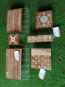 Grand coffret cadeau en acrylique de style festif avec couvercle en bois incrusté de nacre de qualité supérieure pour une décoration intérieure élégante et des cadeaux de saison - Product Image 3