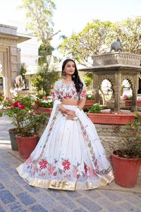 Présentant la plus attrayante Georgette lourde belle broderie travail Choli avec contraste Dupatta disponible à bas prix - Product Image 4