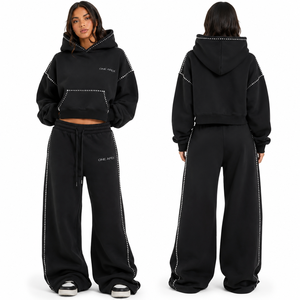 Ensemble de survêtement ONEAPEX SPORTS WEAR pour femme, sweat à capuche court noir avec strass et pantalon de survêtement large en molleton de coton premium pour l'hiver - Product Image 2