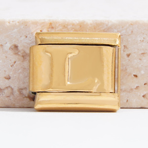 Venta al por mayor iniciales oro Acero inoxidable <span class=keywords><strong>italiano</strong></span> encanto pulsera 26 letras inglesas encanto enlace DIY <span class=keywords><strong>italiano</strong></span> encantos pulsera - Product Image 3