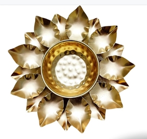 Nouvel Arrivage : Porte-bougie Menorah avec travail Gotta Patti – Cadeau de Noël, Articles de Fête, Cadeaux de Pendaison de Crémaillère - Product Image 1