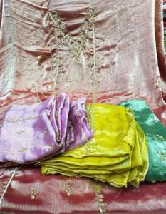 Beaux costumes indiens non cousus brodés à la main pour les femmes pour les fêtes de style traditionnel - Product Image 3