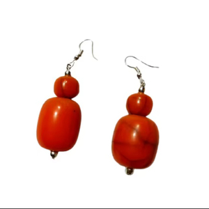 Boucles d'oreilles en résine artisanale de couleur rouge pour femmes, bijoux à porter, fabrication artisanale, durables, légères - Product Image 1
