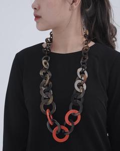 Collar de Lujo Hecho a Mano con Cuerno de Búfalo, Joyería Natural y Sostenible para Mujer, Alta Calidad - Product Image 6