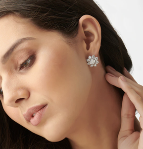 Boucles d'oreilles pour femmes en zircon rond pétale de lotus plaqué or vermeil 14 carats forme de fleur à la mode fabricant direct en laiton - Product Image 2