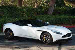 Aston Martin DB11 V12 Coupé RWD 2024, direction à gauche, sièges en cuir, caméra arrière - Product Image 3