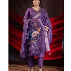 Conjunto de Kurti bordado de primera calidad en tela romana de viscosa con dupatta floral de trabajo de cuello delicado y ajuste elegante - Product Image 2