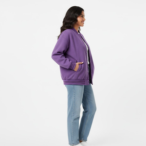 Chaqueta Universitaria Corta para Mujer, Proveedor de Fábrica OEM, Venta al por Mayor, Estilo Béisbol Personalizado, Prenda Exterior Informal, Elegante y Moderna - Product Image 3