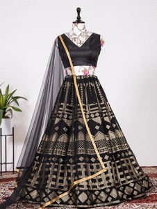 Bollywood estilo nuevo hermoso diseñador boda Lehenga choli con bordado y trabajo de secuencia mujeres, dama de honor Lehenga Choli - Product Image 2