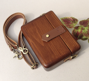 กระเป๋าคลัทช์ไม้ทรงกลมสีน้ำตาล กระเป๋าคลัทช์ไม้เรียบง่ายพร้อมสายสะพาย - Product Image 5