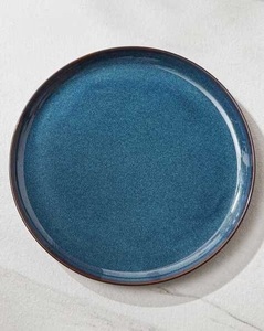 Assiette à dîner en céramique bleu foncé mat, forme ronde classique, surface de qualité durable pour une présentation de table raffinée - Product Image 1