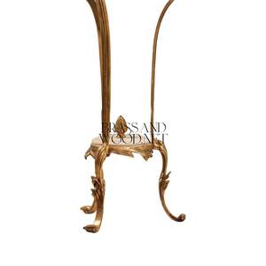Mesa Auxiliar Redonda Alta de Lujo con Tapa de Mármol Beige y Base de Trípode de Latón Dorado Antiguo para Decoración Clásica de Sala de Estar - Product Image 3